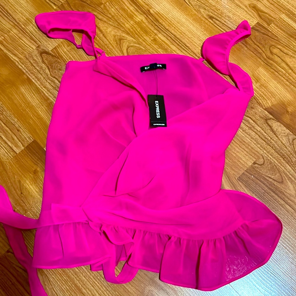 BNWT Express Wrap tank.  Pink Size XS